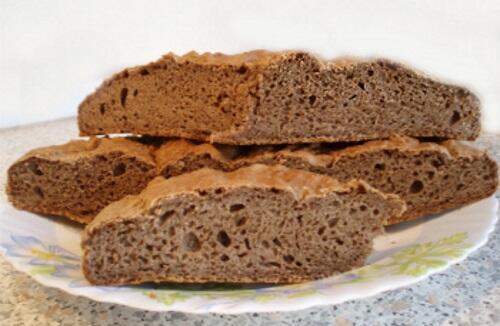 Темный хлеб на кефире (без дрожжей, без глютена), выпеченный в духовке
